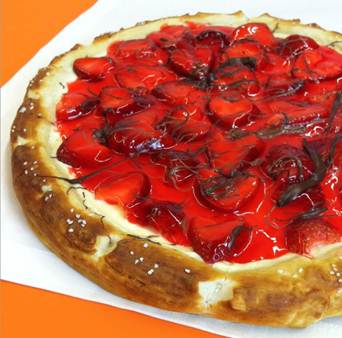 Strawberry Cheesecake Dessert Pizza