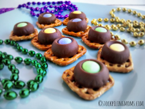 Mardi Gras Munchies are the perfect treat to help celebrate Fat Tuesday! #mardigras