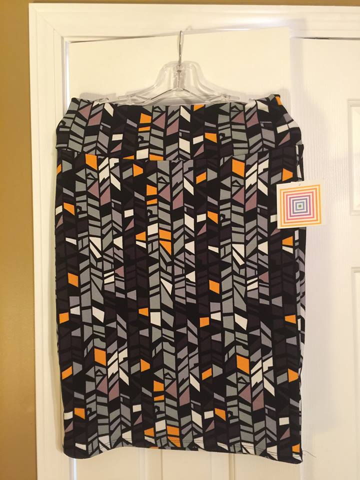 3 Ways To Wear the LuLaRoe Cassie Skirt - STOCKPILING MOMS™