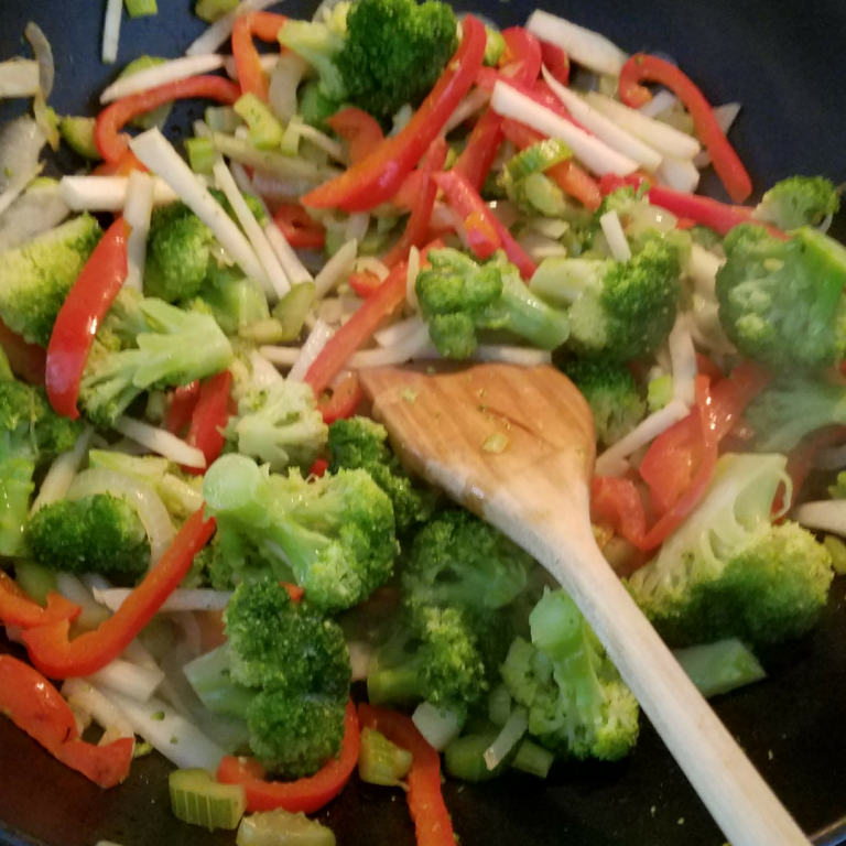 Easy Vegan Rice Noodle Stir Fry - STOCKPILING MOMS™