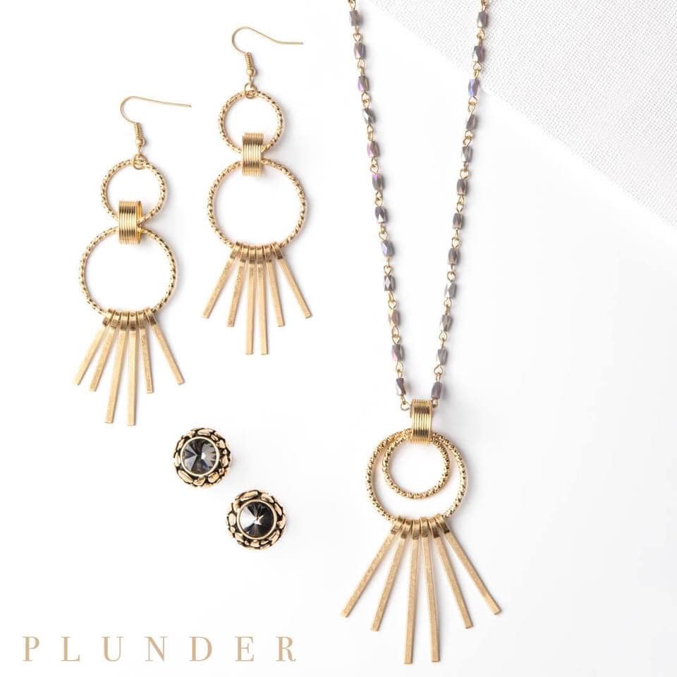 Plunder hot sale traveler necklace