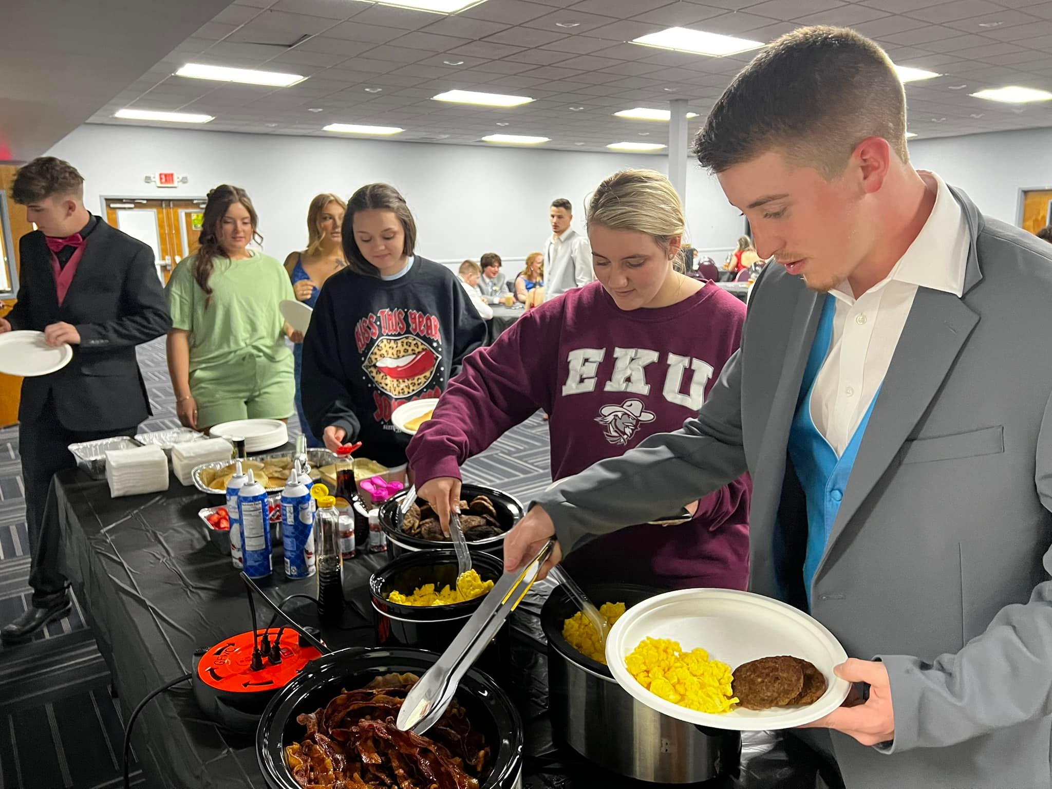 How to plan an after-prom breakfast