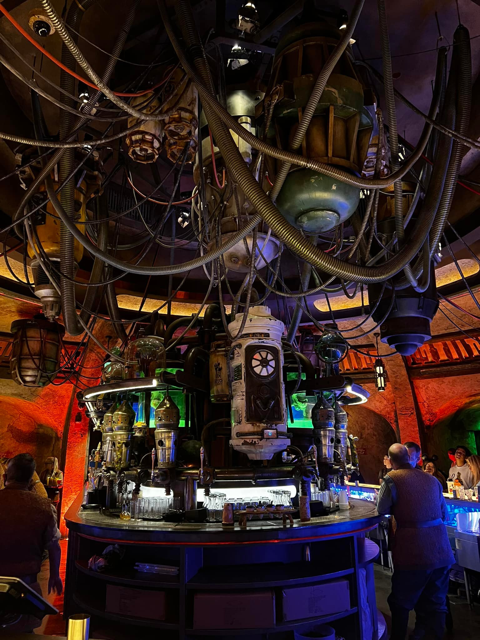 Disney Oga’s Cantina Review